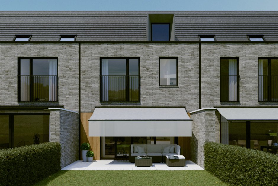 Markise over uteservering hos Oskars Pub i Levanger – solskjerming for næringsbygg